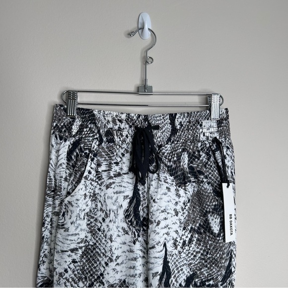 NEW! BB Dakota Casiana Pants Joggers French Terry B&W Snake Print Size 0 NWT - Picture 11 of 11